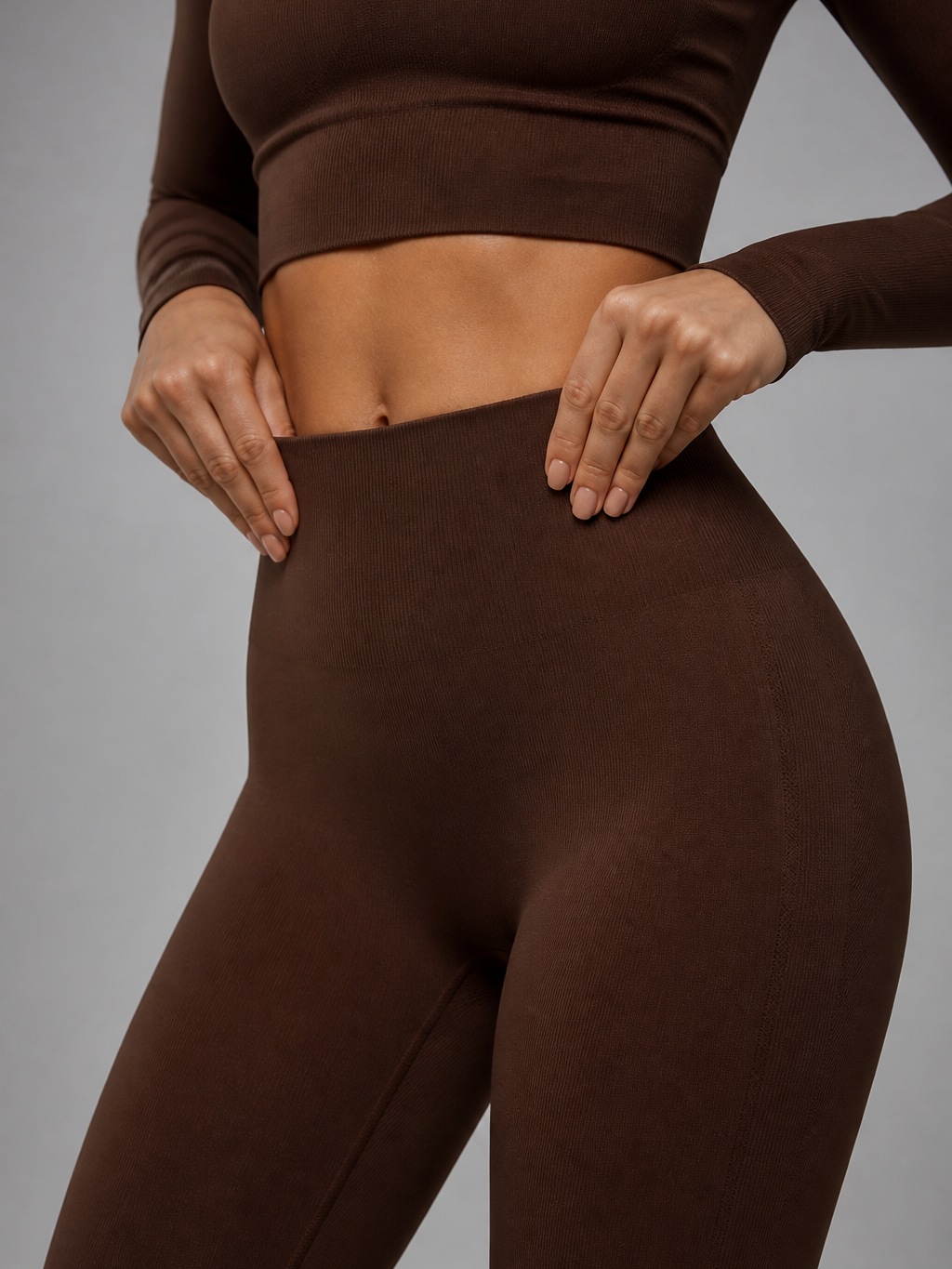 Seamless knit leggings detail